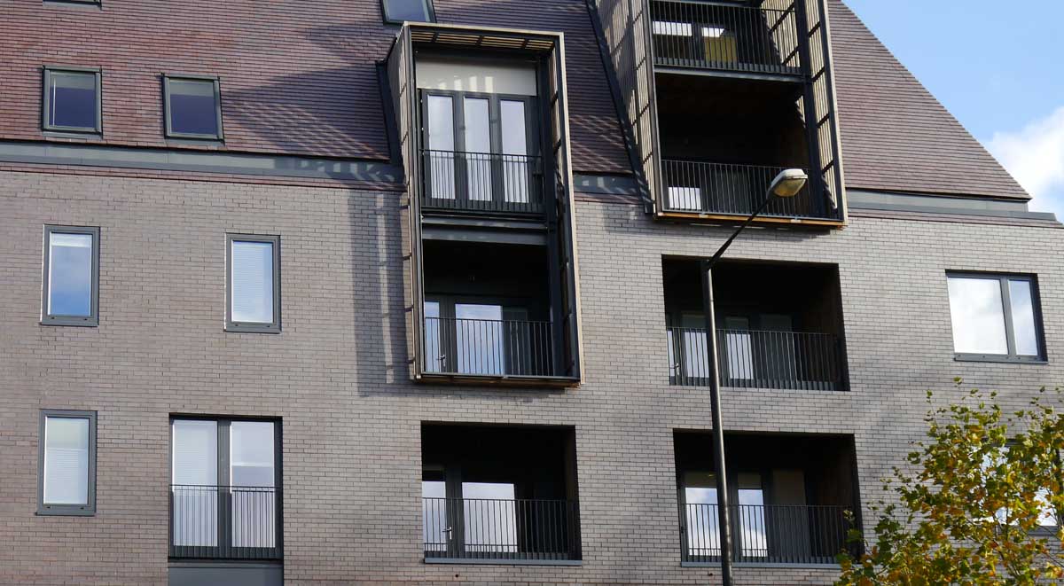 Brown brindle Ketley bricks match with Dreadnoughts Blue Brindle clay roof tiles at Stamford Hill