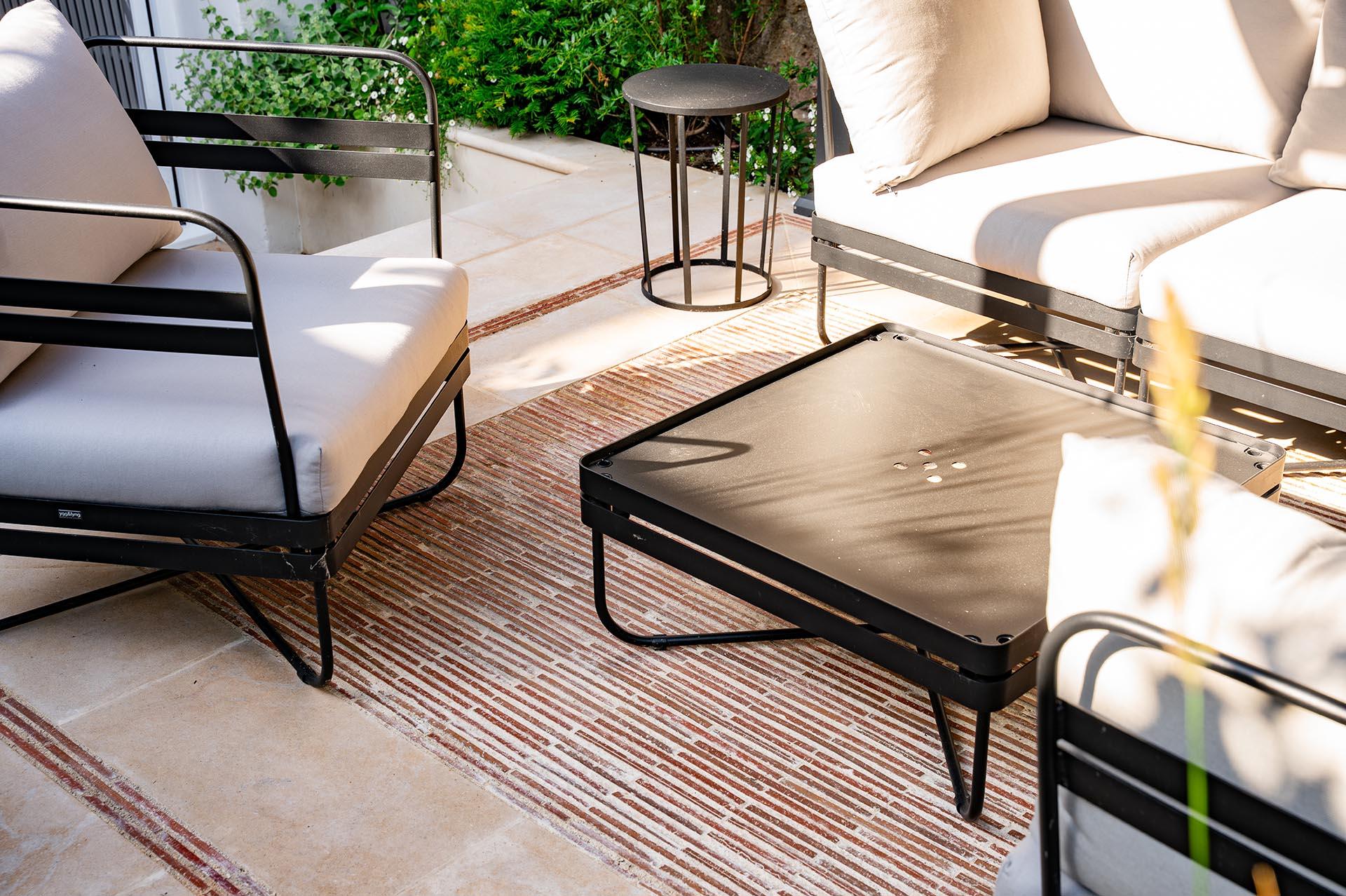 Clifton garden with Linium bricks by Artisan Landscapes