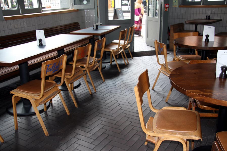 Hampsteads Horseshoe Pub with blue brick quarry tiles