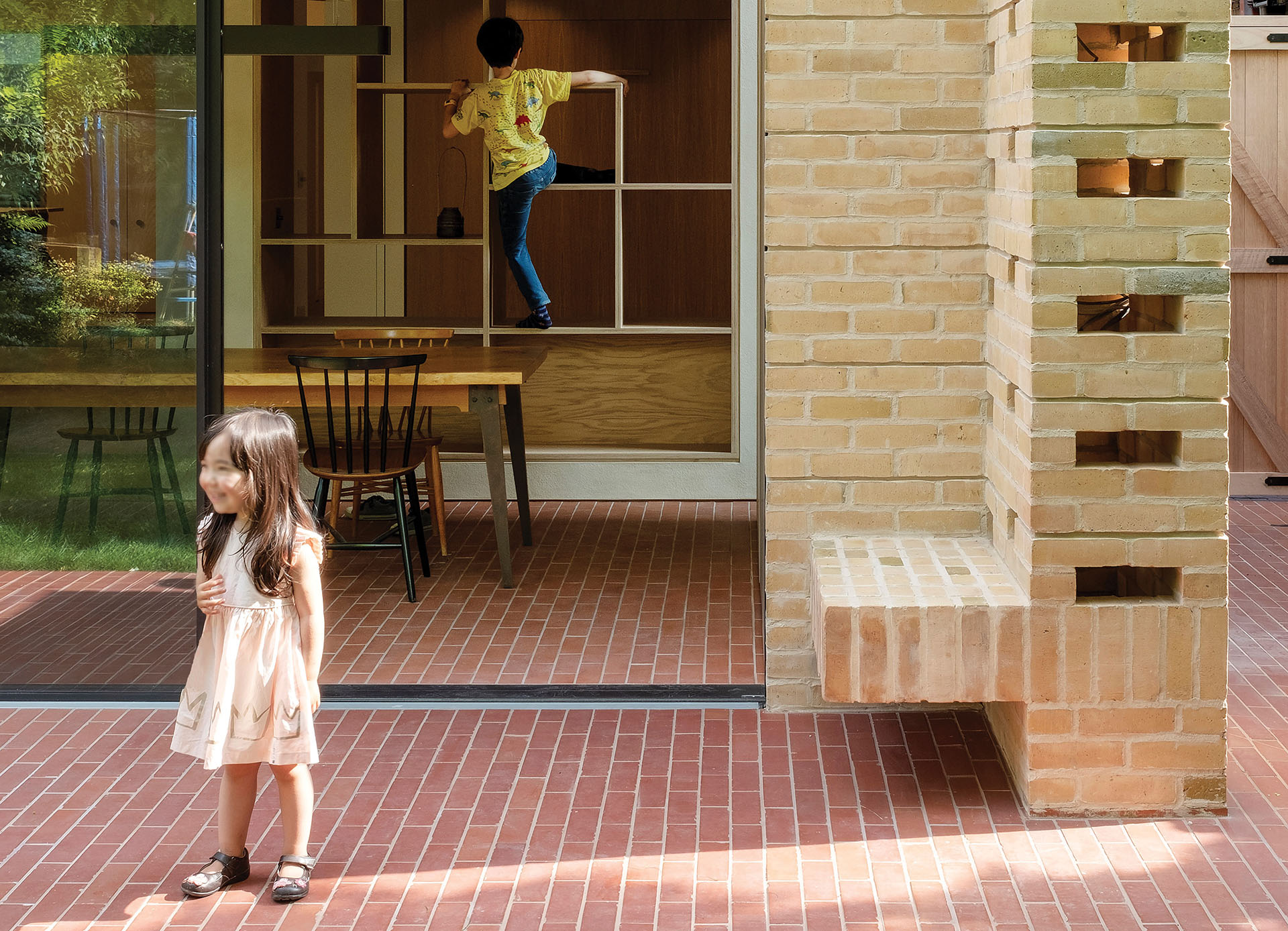 Ketley brick sized pavers blend the indoor and outdoor space at this London home