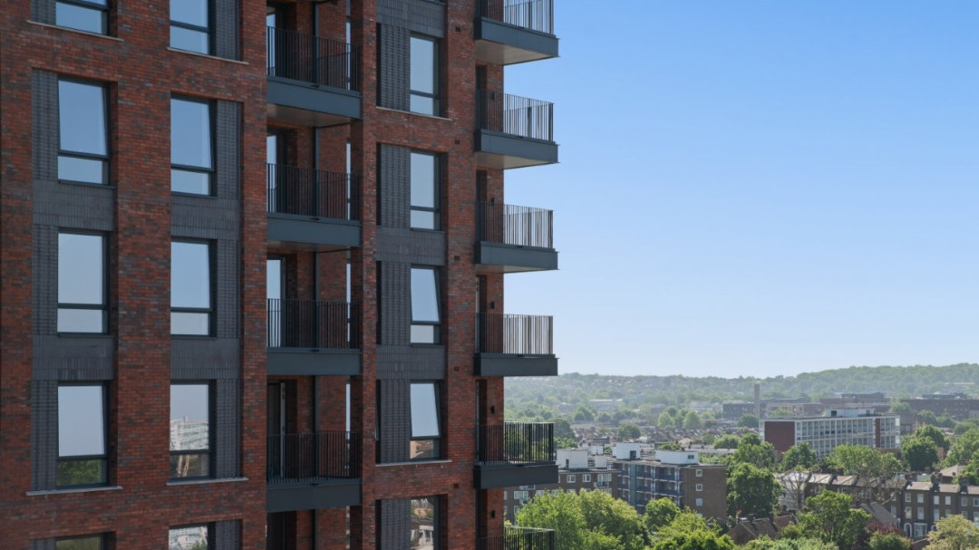 Ketley wavy bricks add detail to the facade of this new residential project in Glengall Road London