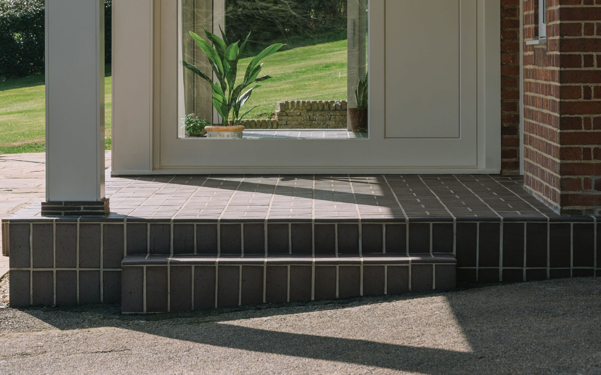 brown brindle quarry tiles with curved nosings