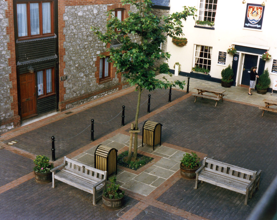 diamond chequered square with plain red edging