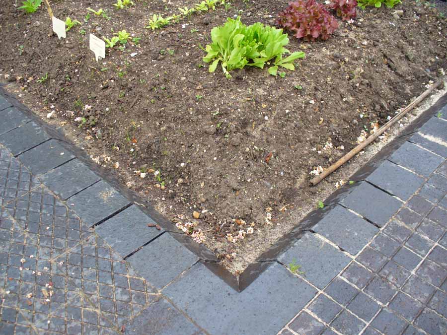 kerb units with patterned pavers