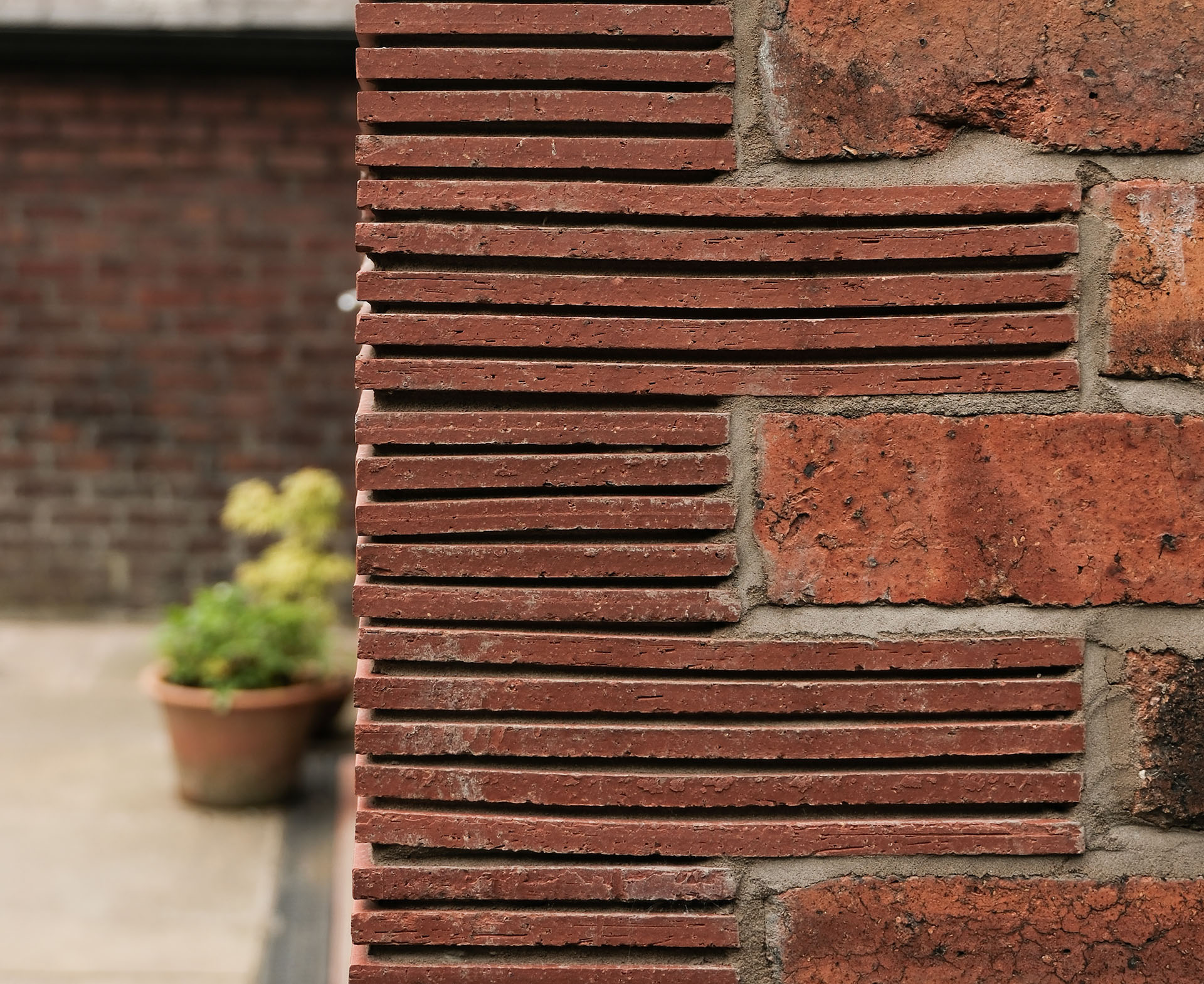 linium bricks and creasing tiles providing corner wall detail